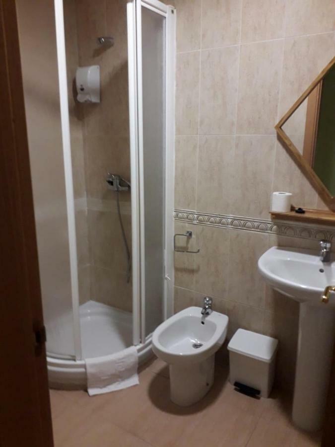 Hostal Los Batallones Torrejon de Velasco Exterior photo
